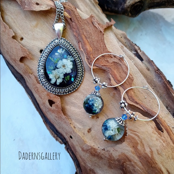 Handmade Resin Jewelry set - Picture 5 of 5